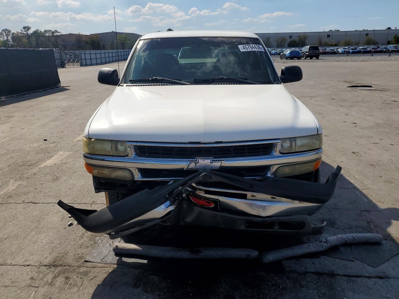 2002 CHEVROLET SILVERADO C1500 photo 5