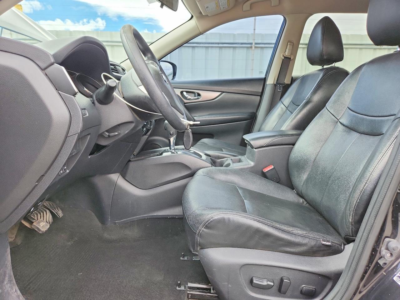 2016 NISSAN ROGUE SV photo 13