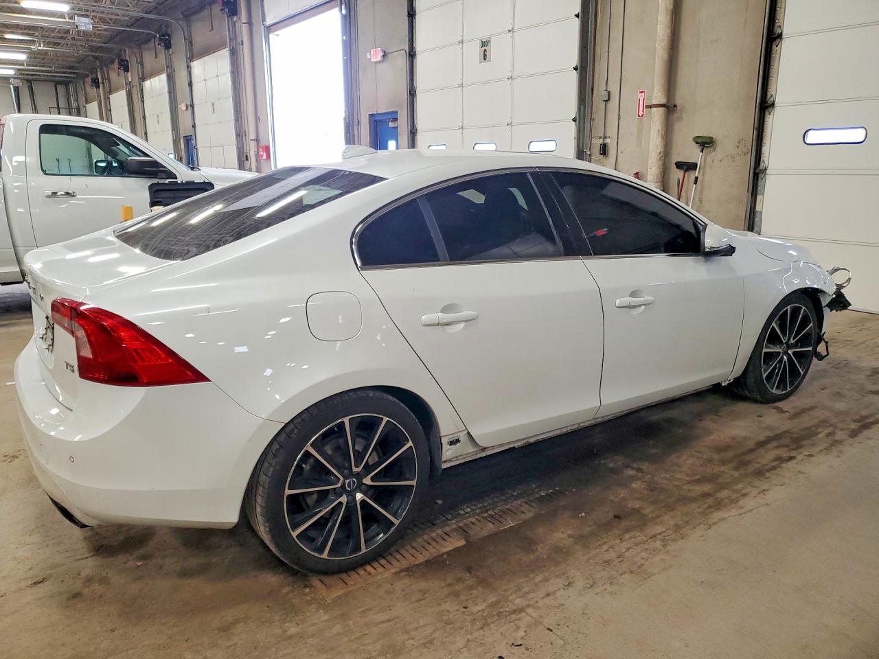 2016 VOLVO S60 PREMIER photo 3