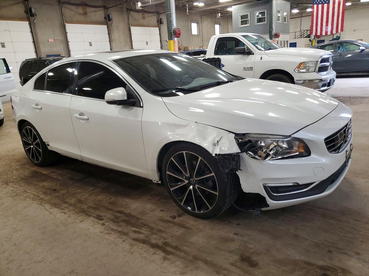 2016 VOLVO S60 PREMIER photo 4