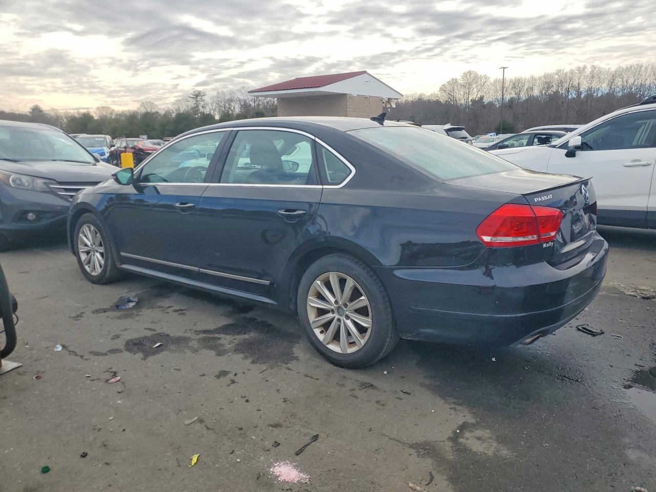 2012 VOLKSWAGEN PASSAT SEL photo 2