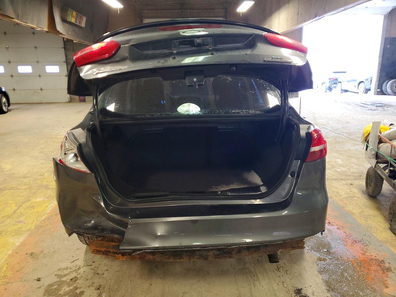 2015 FORD FOCUS SE photo 11