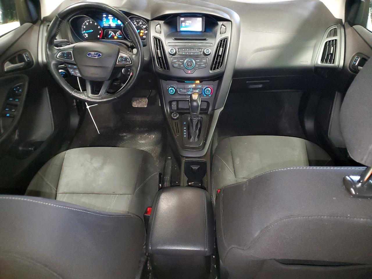2015 FORD FOCUS SE photo 15