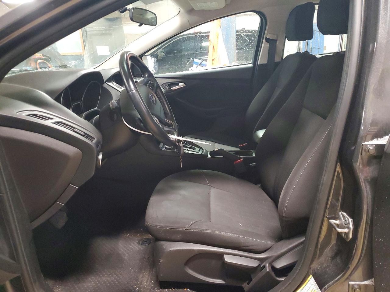2015 FORD FOCUS SE photo 13