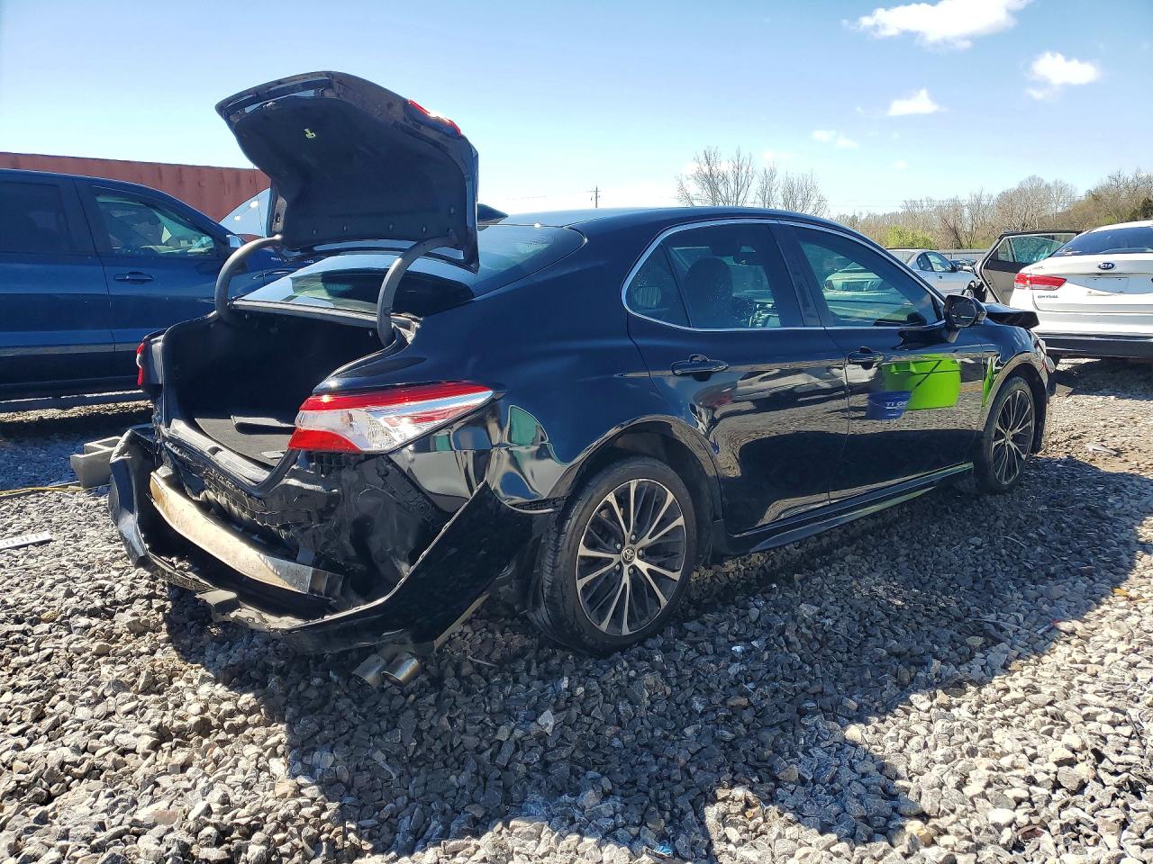 2020 TOYOTA CAMRY SE photo 5