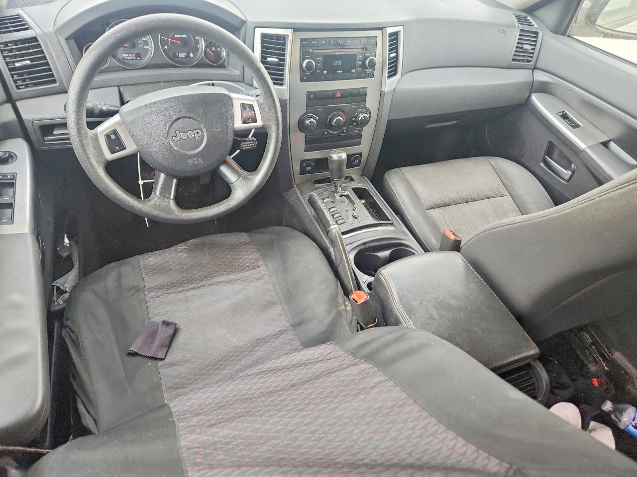 2009 JEEP GRAND CHEROKEE LAREDO photo 8