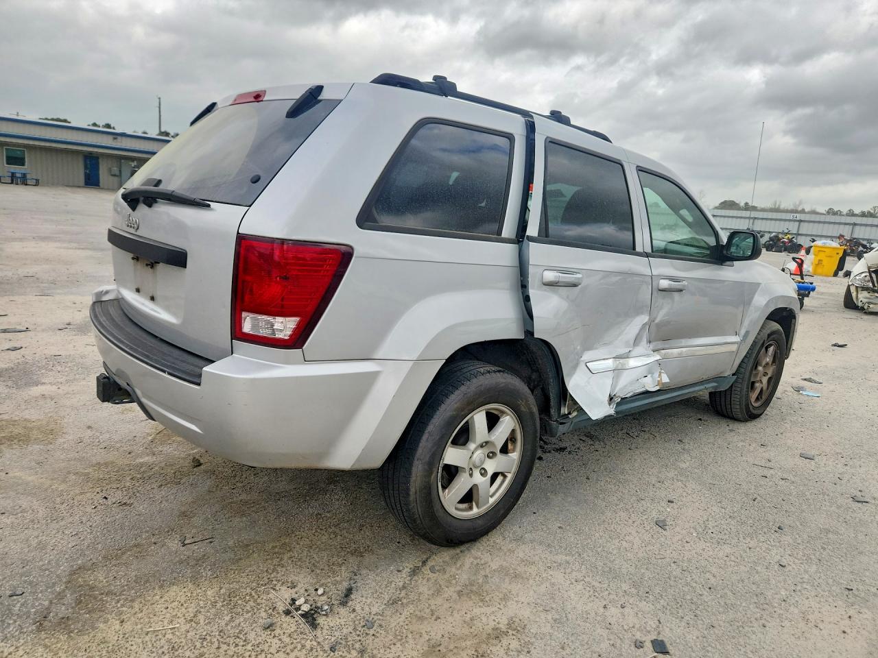 2009 JEEP GRAND CHEROKEE LAREDO photo 3