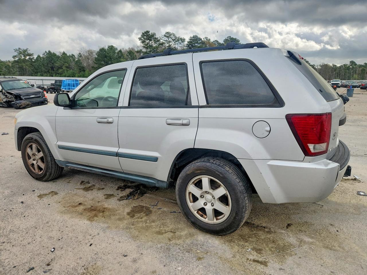 2009 JEEP GRAND CHEROKEE LAREDO photo 2