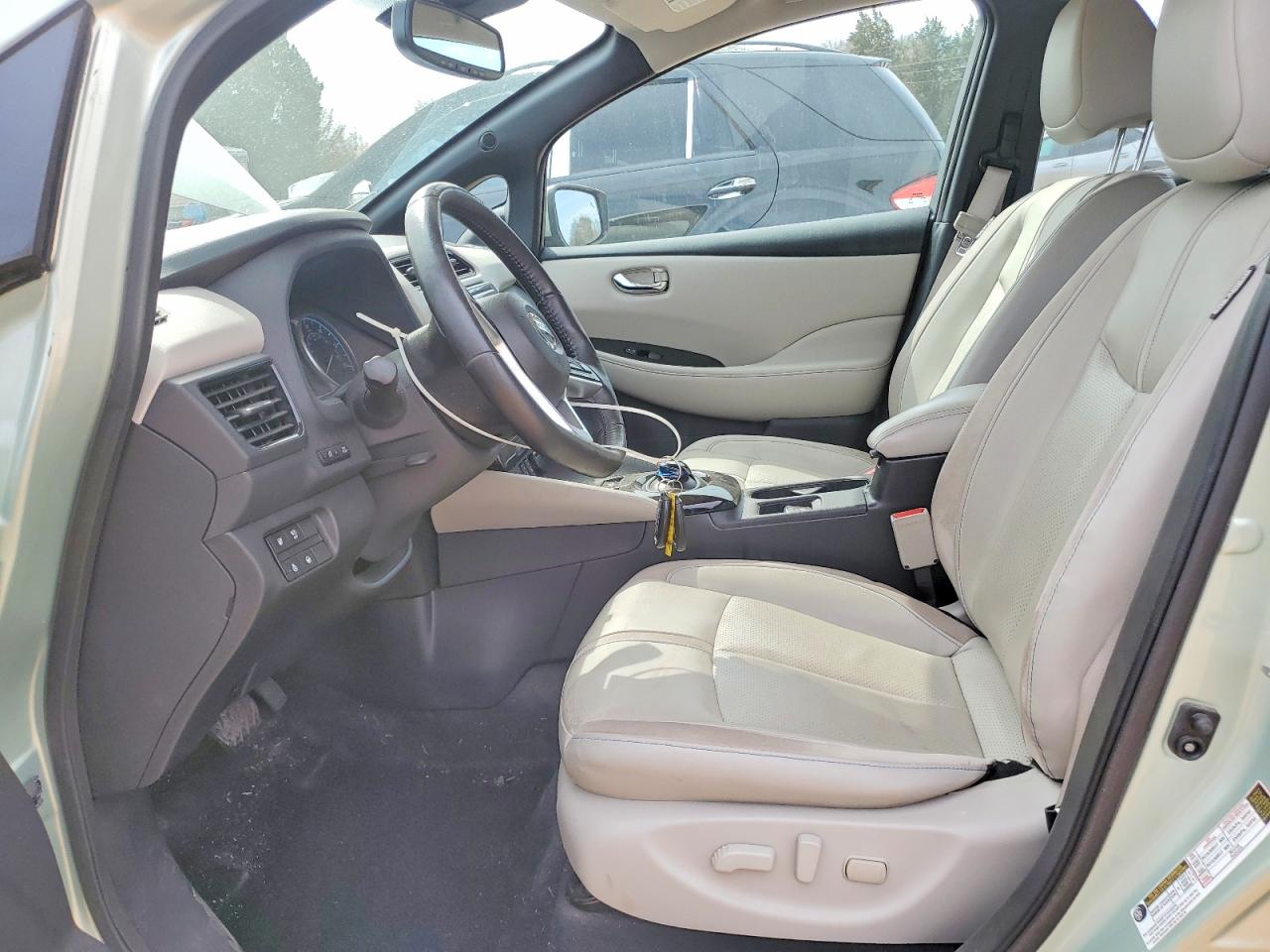 2019 NISSAN LEAF SL photo 19