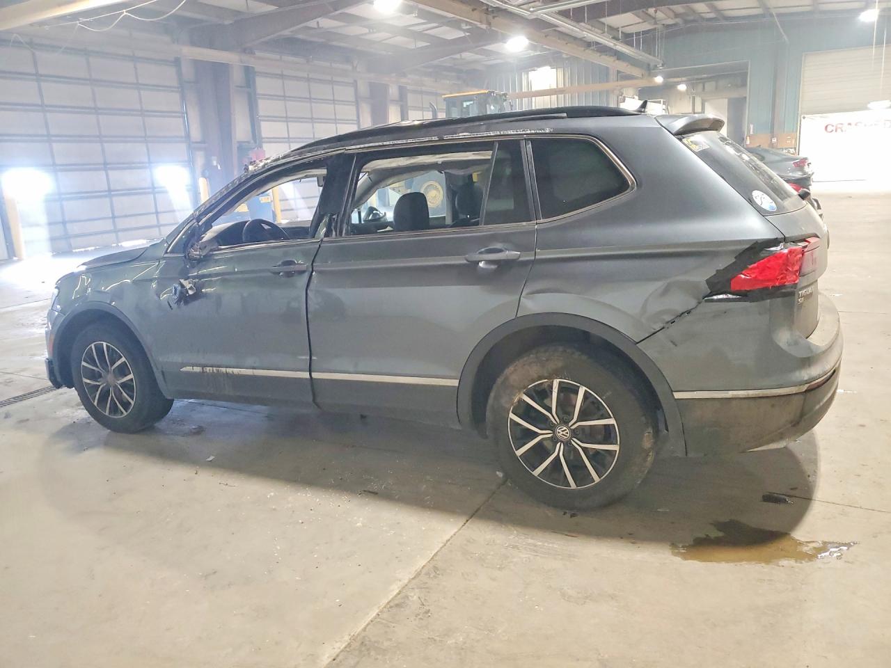 2021 VOLKSWAGEN TIGUAN SE photo 3