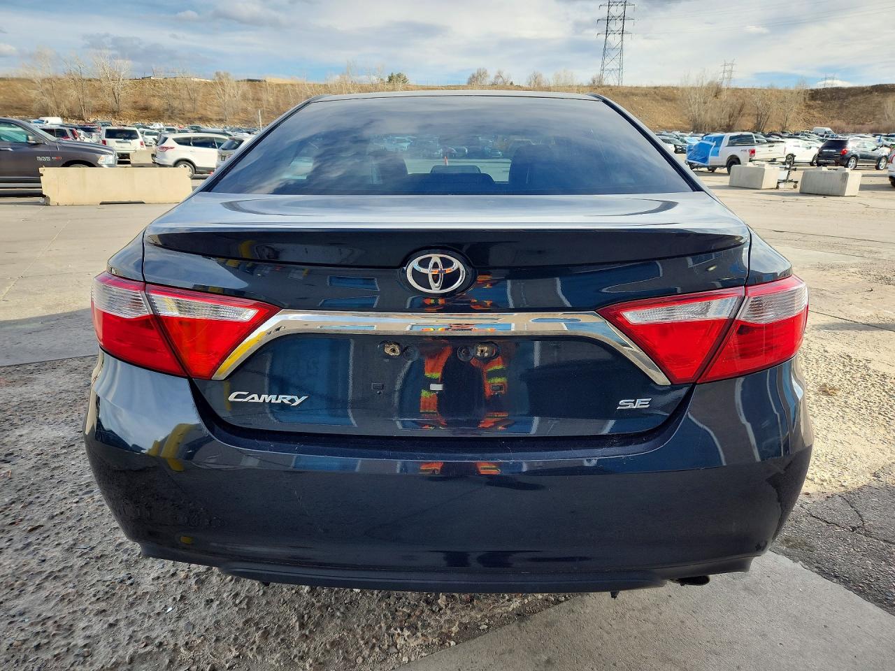 2016 TOYOTA CAMRY SE photo 6