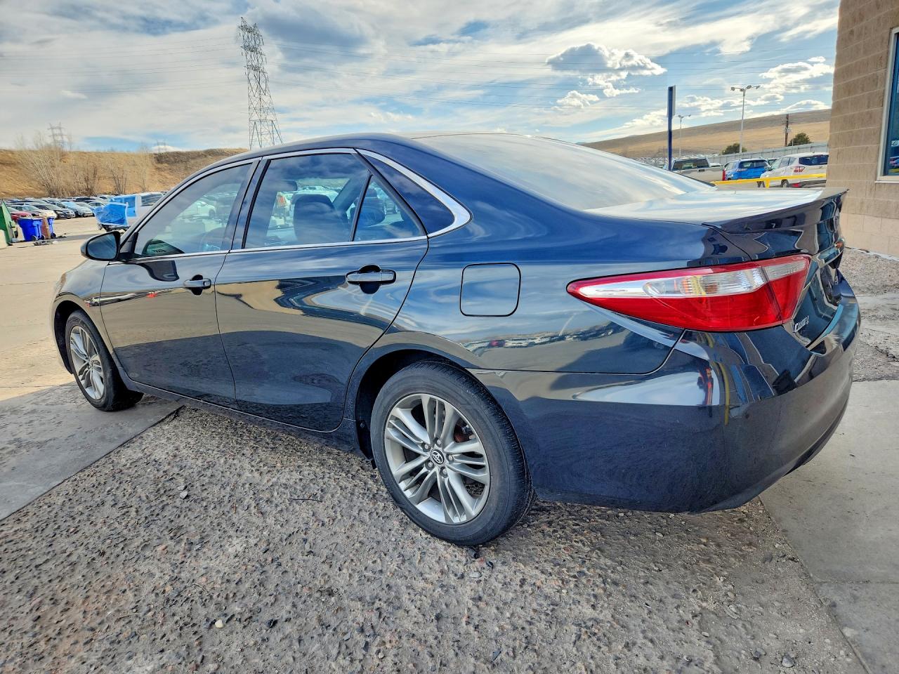 2016 TOYOTA CAMRY SE photo 2