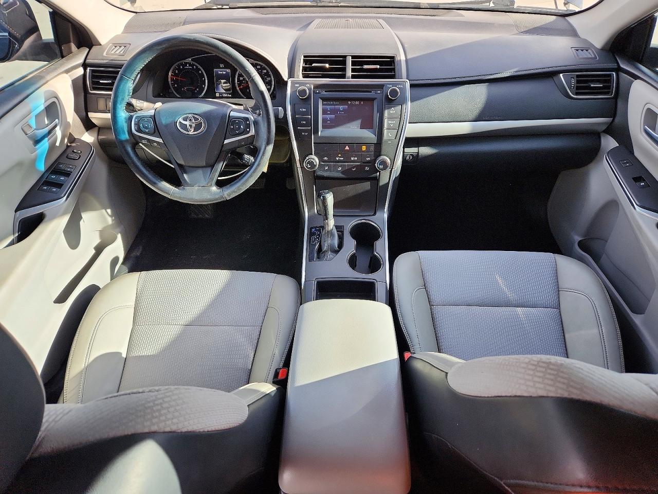 2016 TOYOTA CAMRY SE photo 8