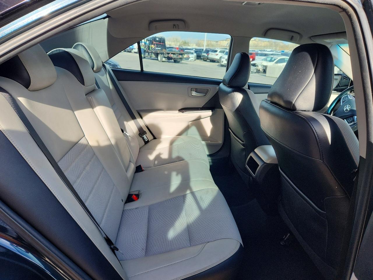 2016 TOYOTA CAMRY SE photo 10
