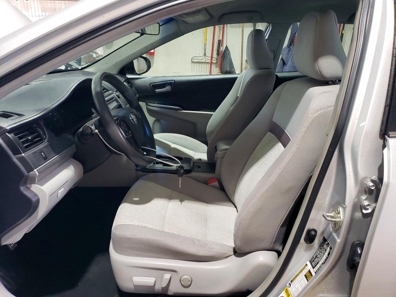 2014 TOYOTA CAMRY LE photo 13