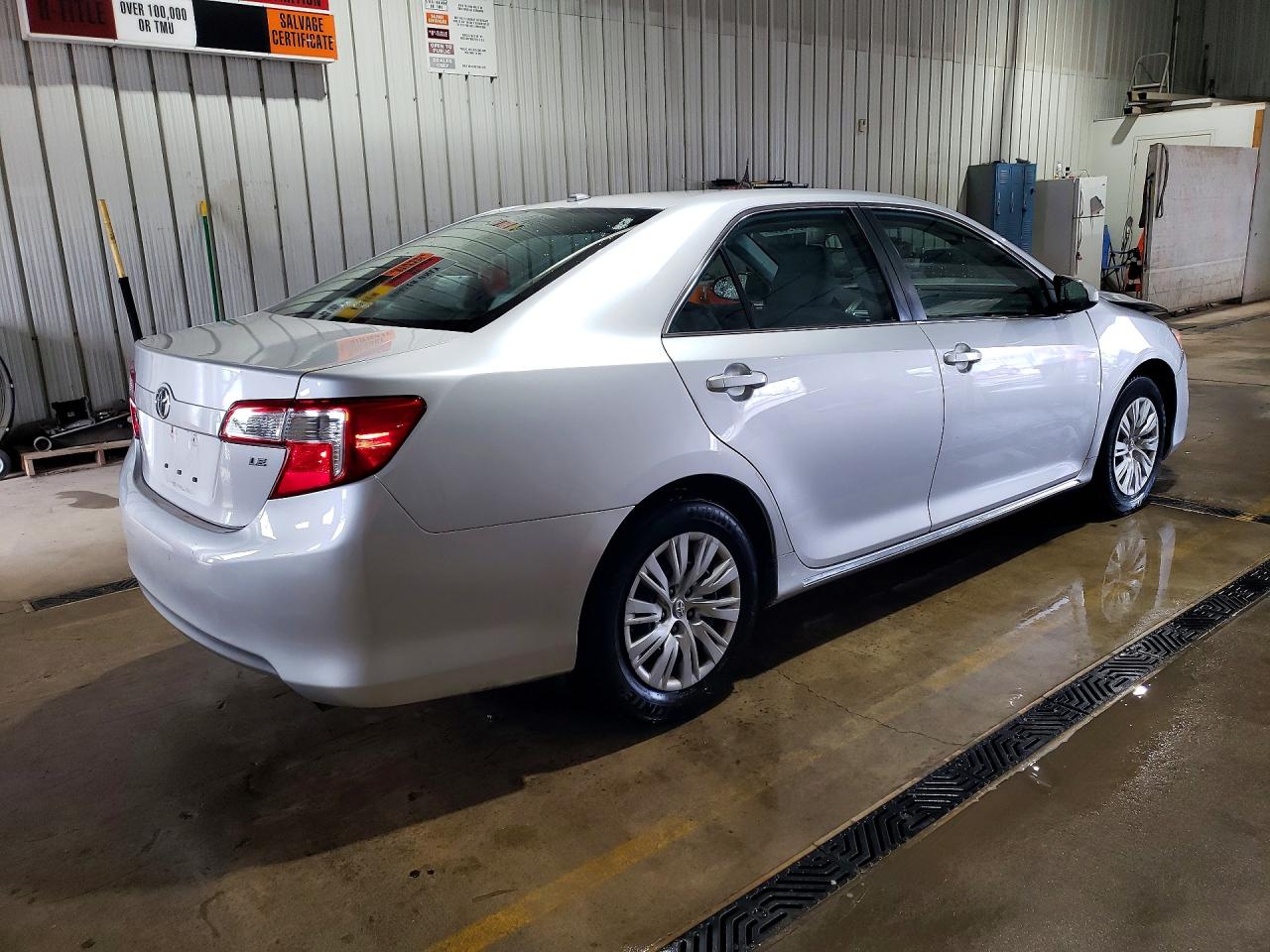 2014 TOYOTA CAMRY LE photo 5