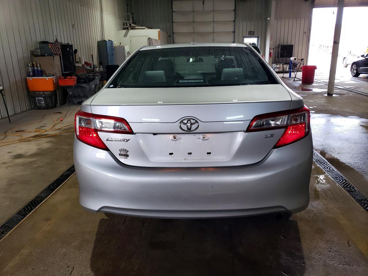 2014 TOYOTA CAMRY LE photo 11