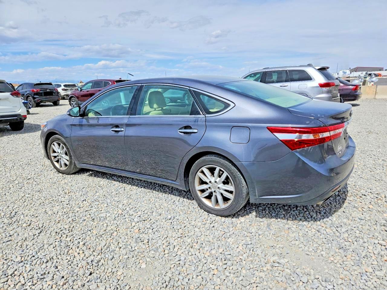 2013 TOYOTA AVALON XLE photo 3