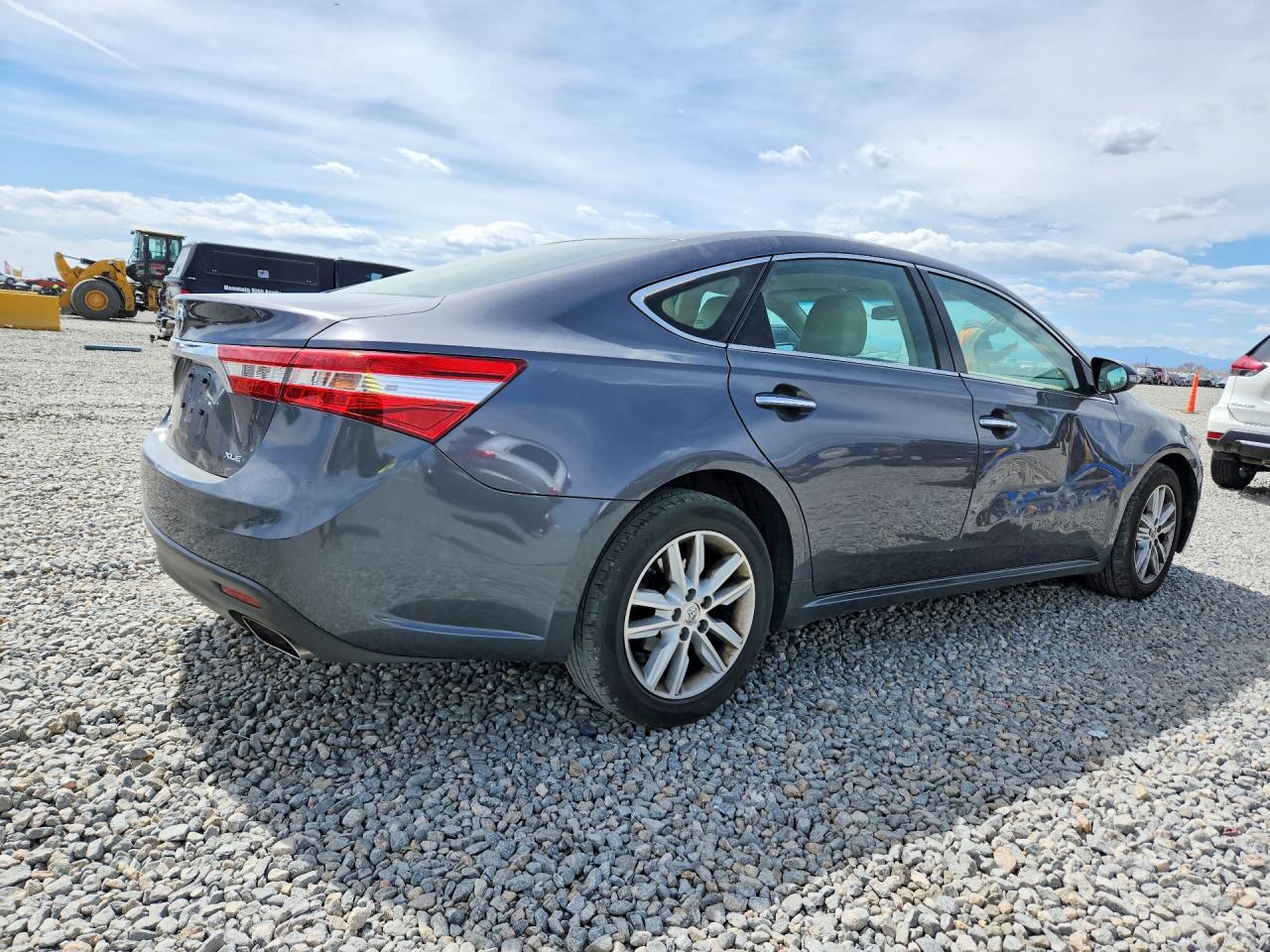 2013 TOYOTA AVALON XLE photo 5