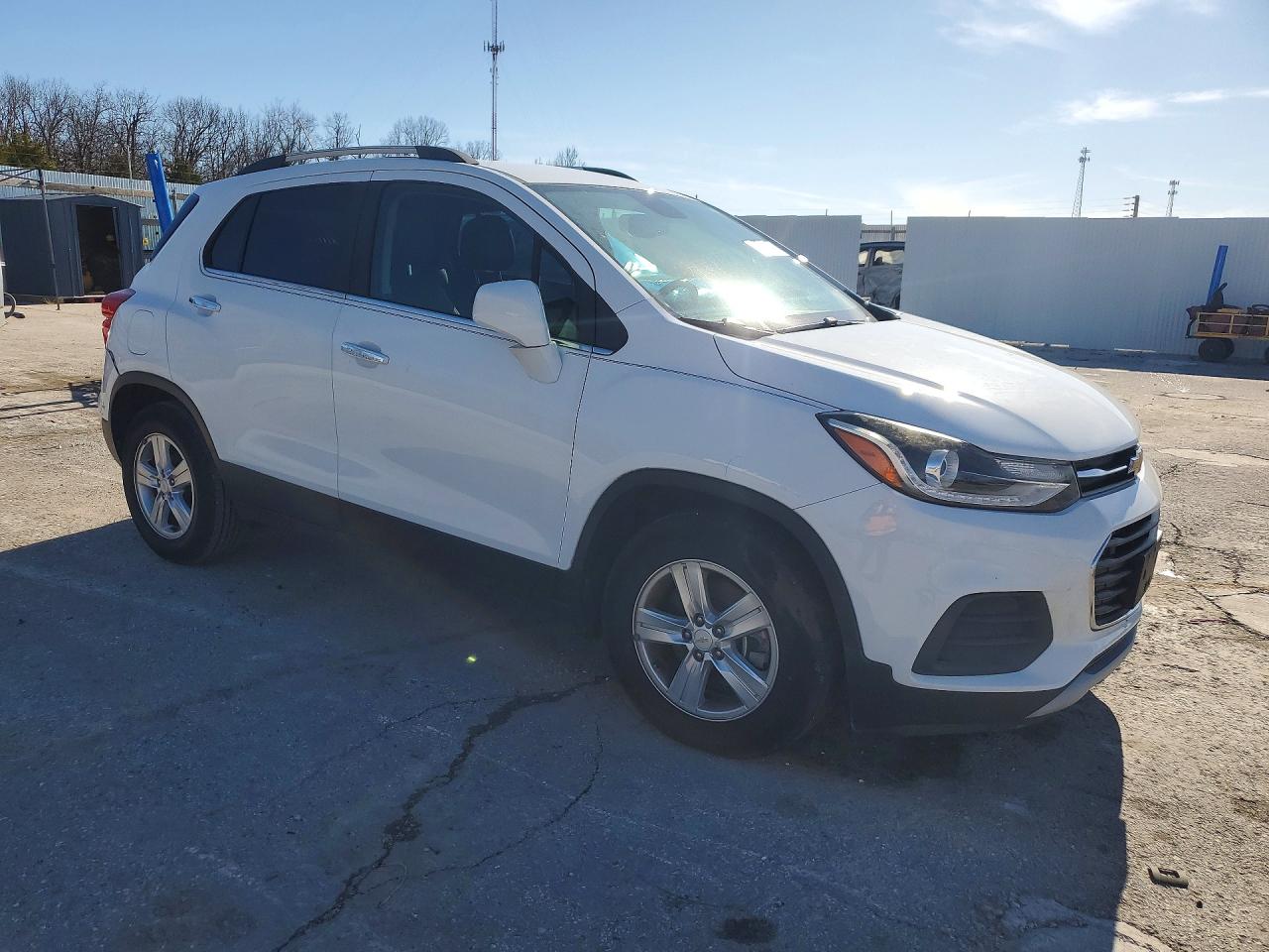 2017 CHEVROLET TRAX 1LT photo 4
