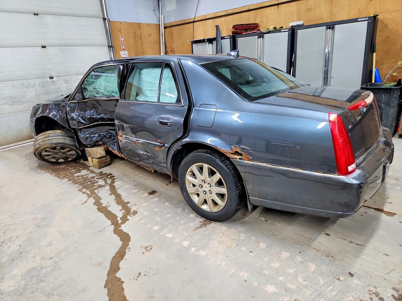 2010 CADILLAC DTS PREMIUM COLLECTION photo 2