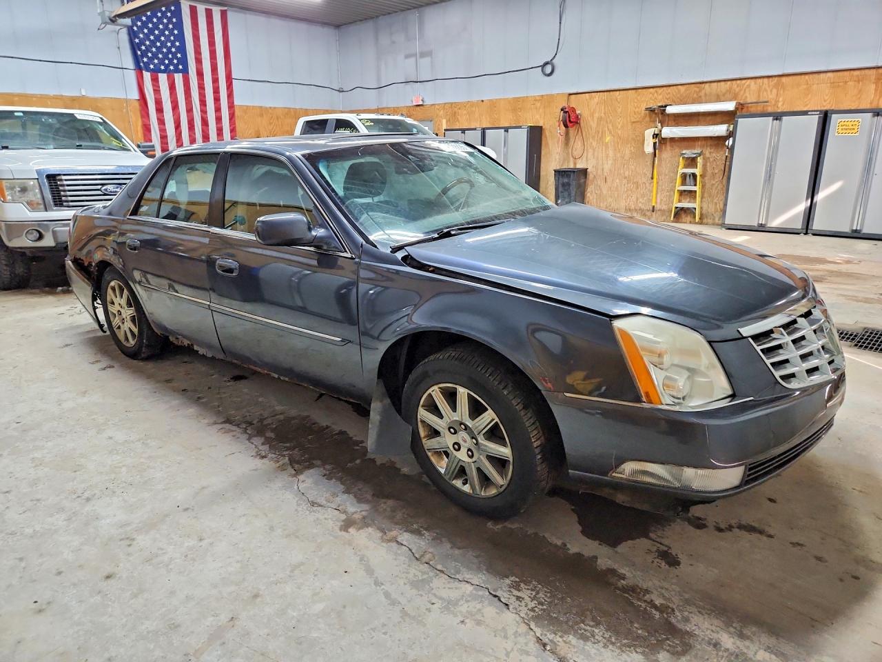 2010 CADILLAC DTS PREMIUM COLLECTION photo 4