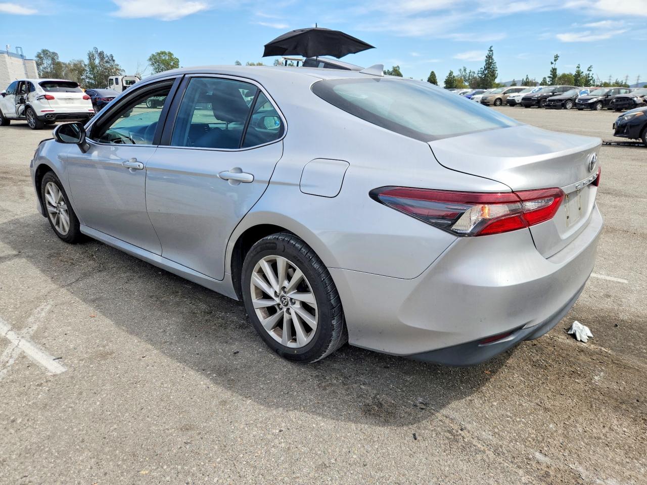 2021 TOYOTA CAMRY LE photo 4
