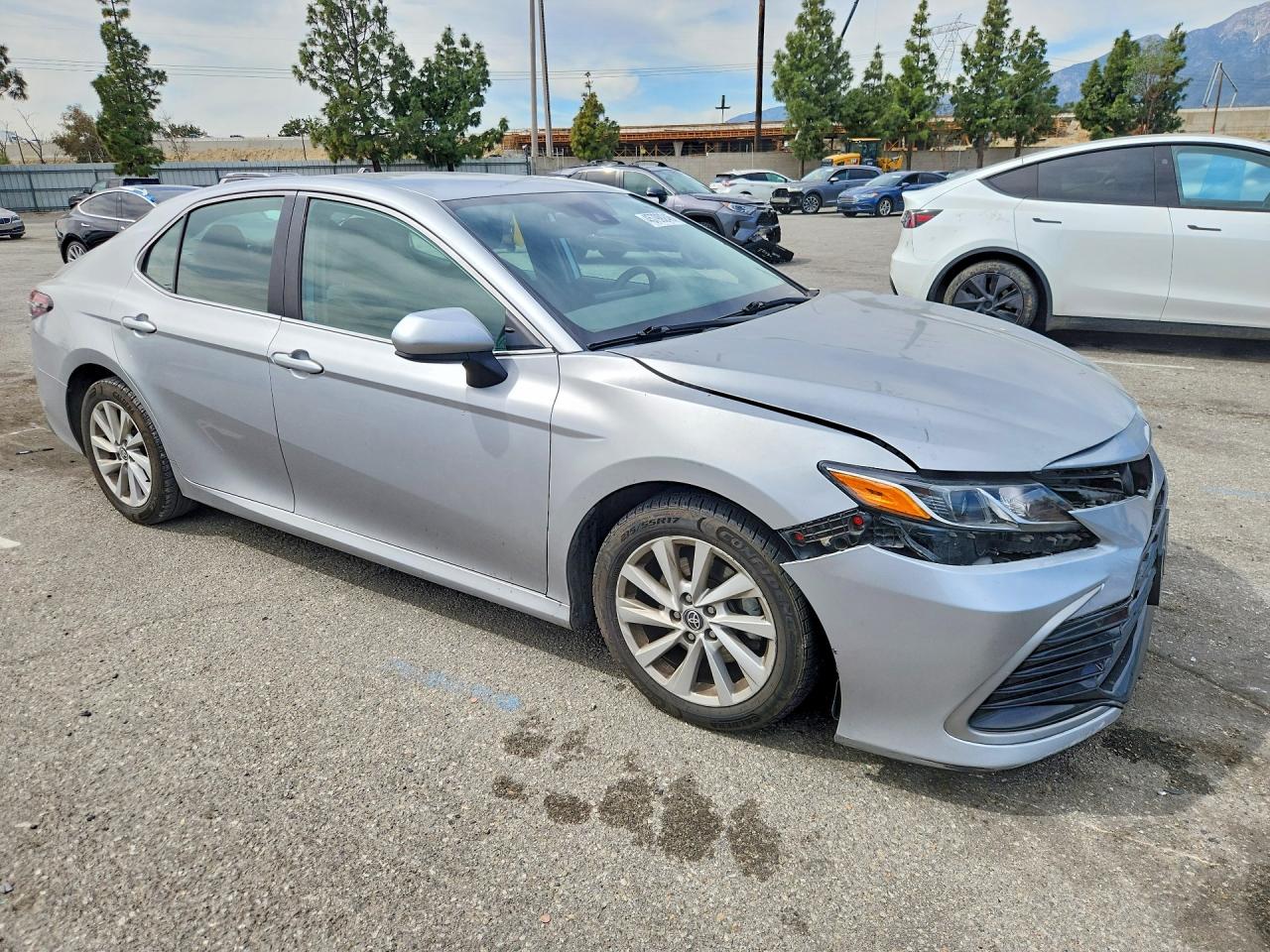 2021 TOYOTA CAMRY LE photo 10