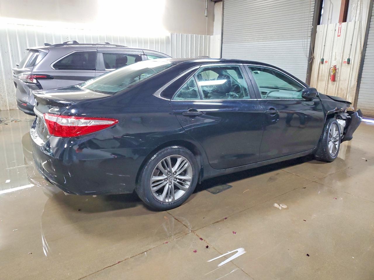 2015 TOYOTA CAMRY SE photo 5