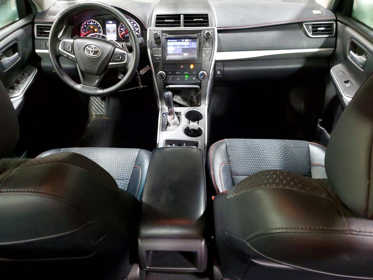 2015 TOYOTA CAMRY SE photo 15
