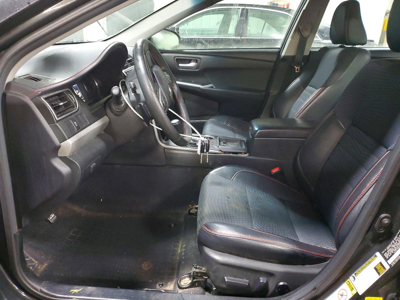 2015 TOYOTA CAMRY SE photo 13