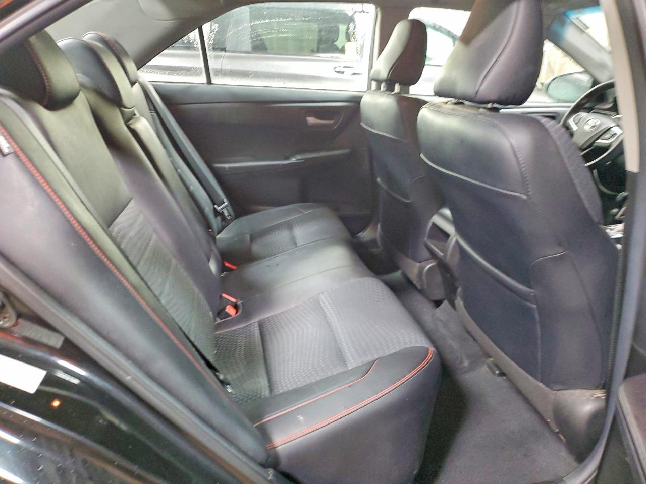 2015 TOYOTA CAMRY SE photo 19