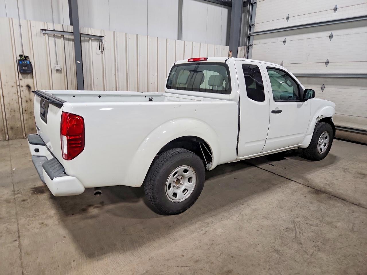 2017 NISSAN FRONTIER S photo 5