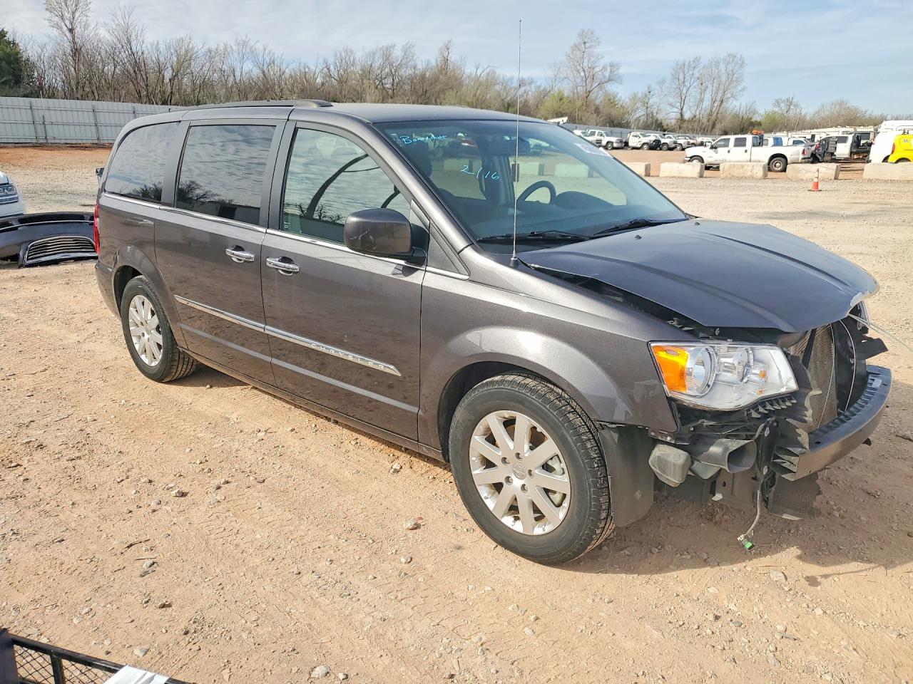 2015 CHRYSLER TOWN & COUNTRY TOURING photo 4