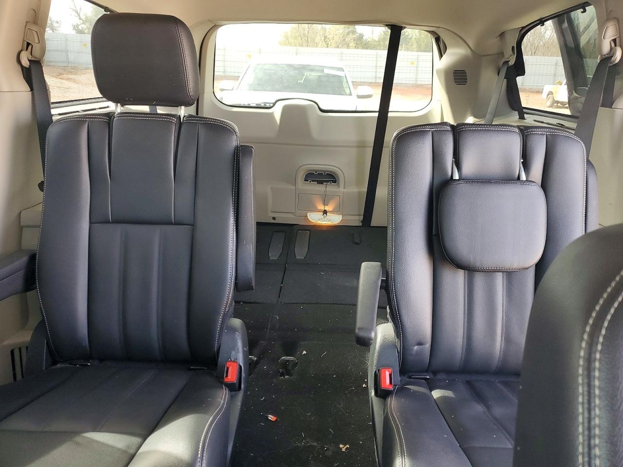 2015 CHRYSLER TOWN & COUNTRY TOURING photo 10