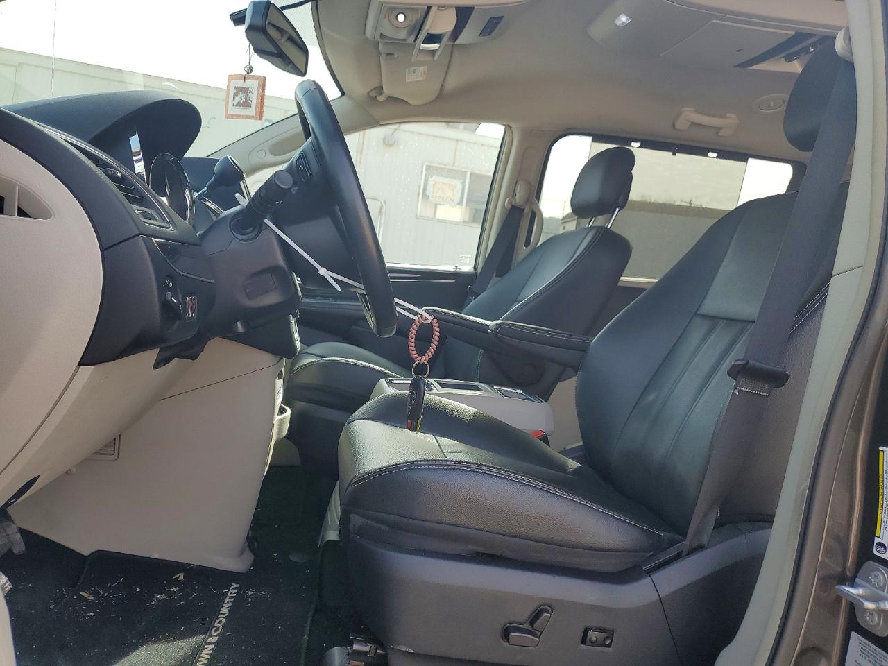 2015 CHRYSLER TOWN & COUNTRY TOURING photo 7