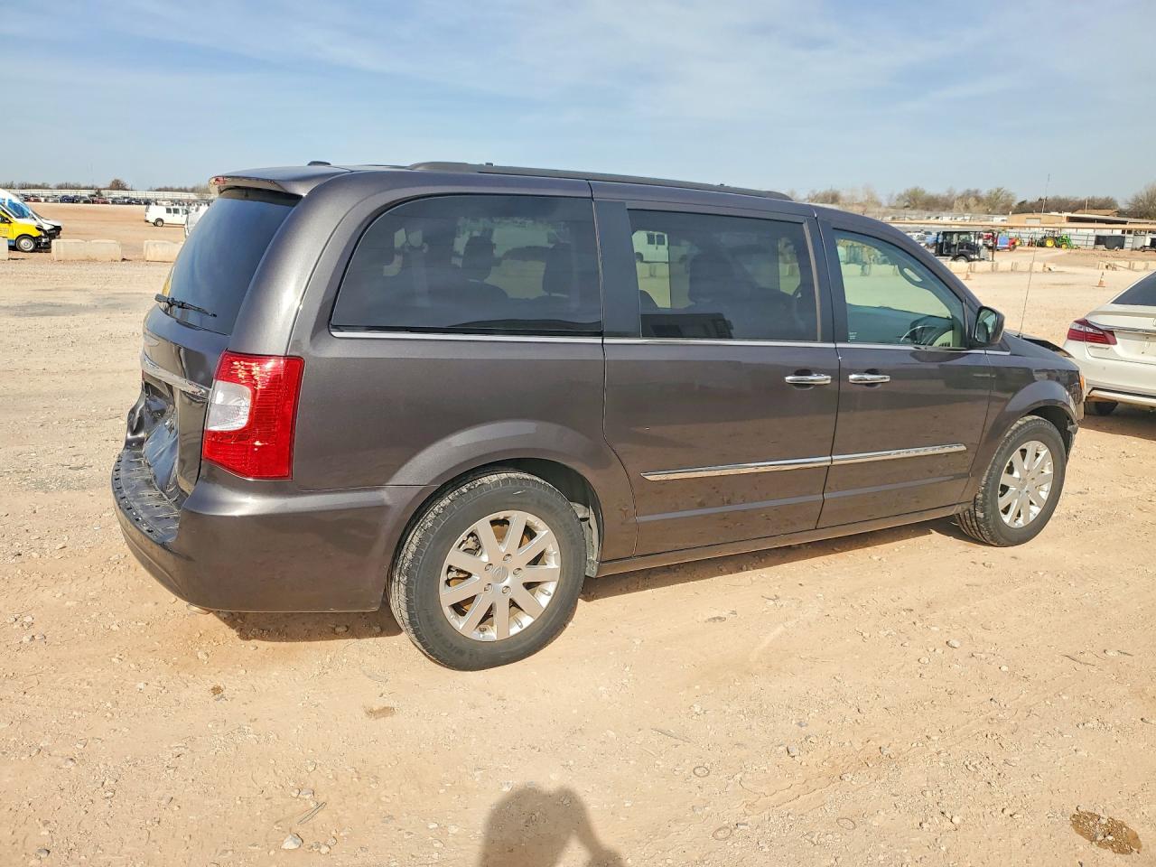 2015 CHRYSLER TOWN & COUNTRY TOURING photo 3