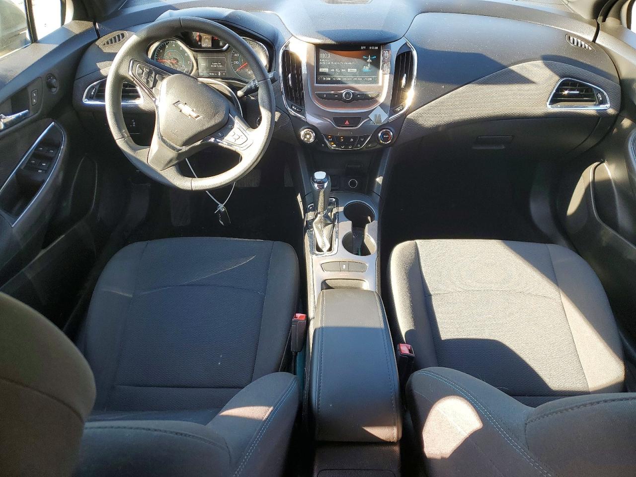 2017 CHEVROLET CRUZE LT photo 8
