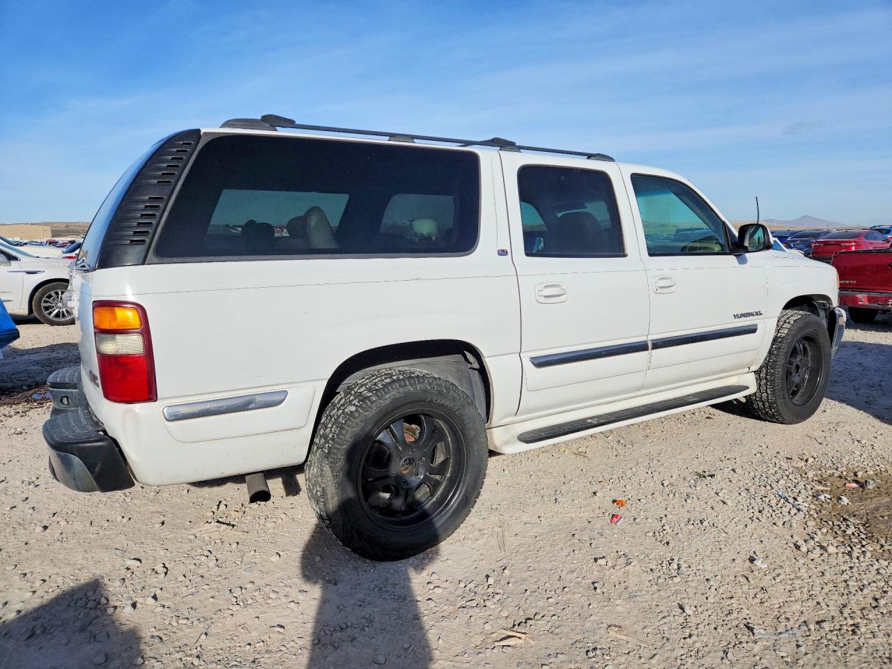 2002 GMC YUKON XL K1500 photo 3