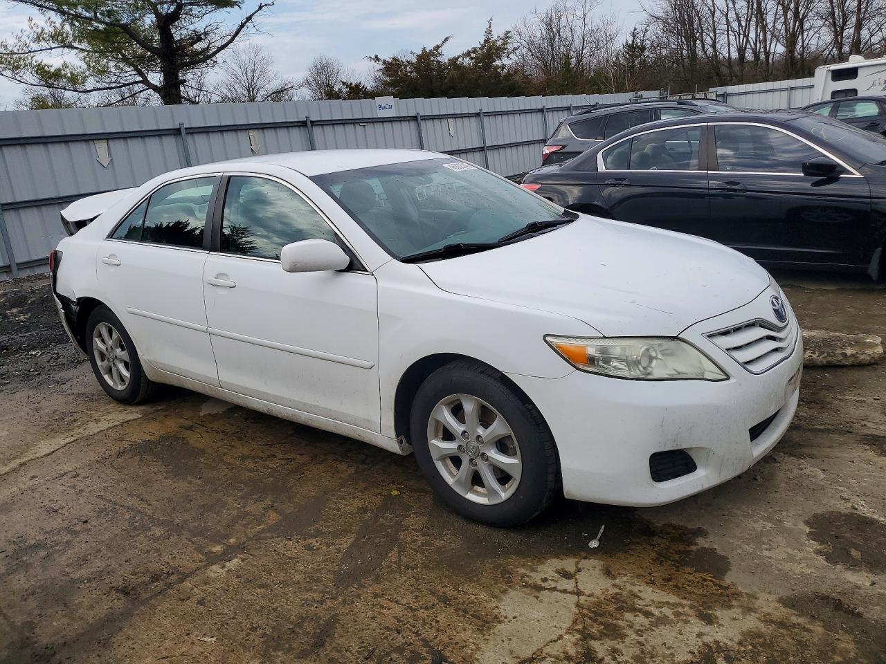 2011 TOYOTA CAMRY LE photo 10