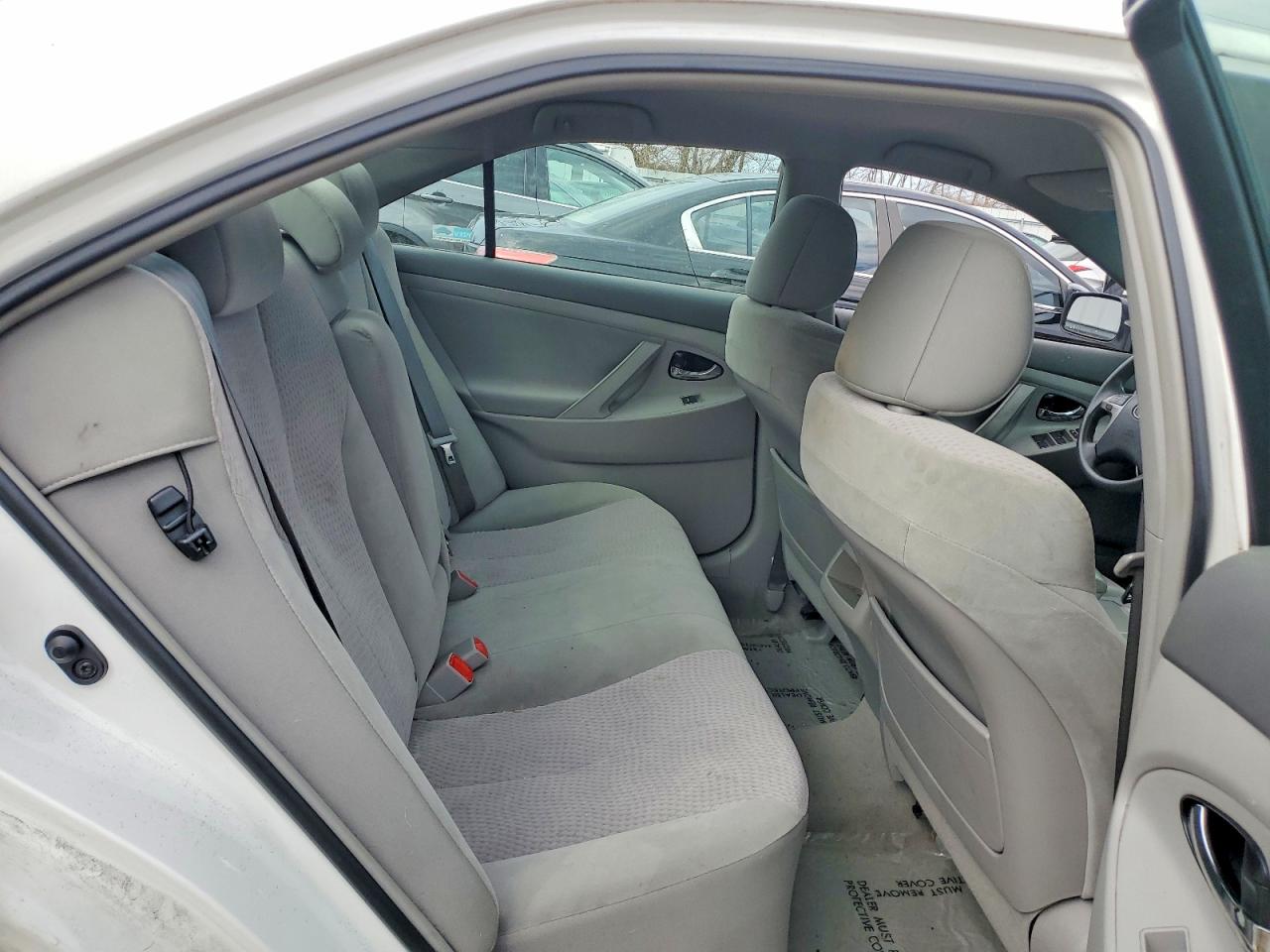 2011 TOYOTA CAMRY LE photo 28