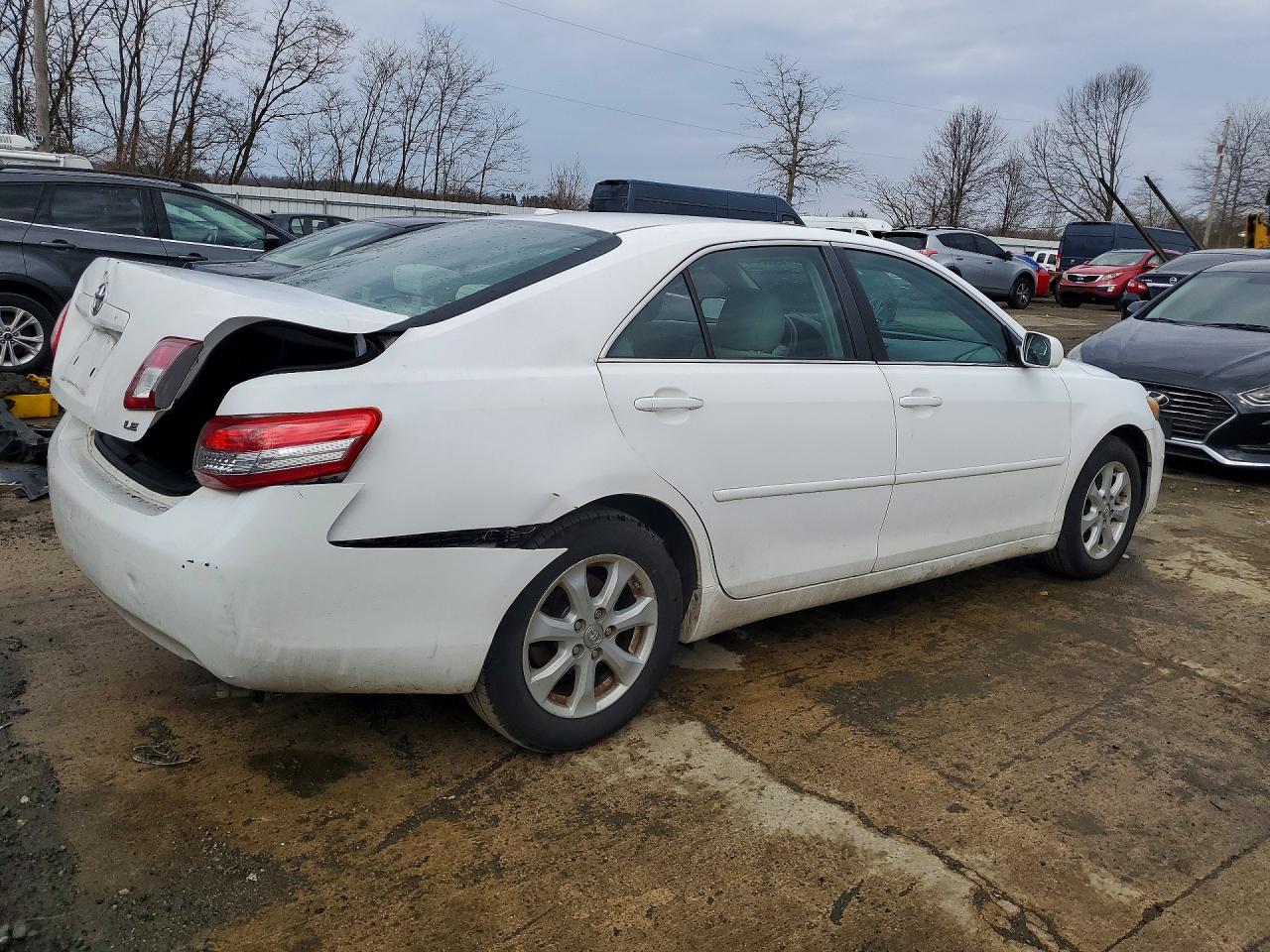 2011 TOYOTA CAMRY LE photo 7