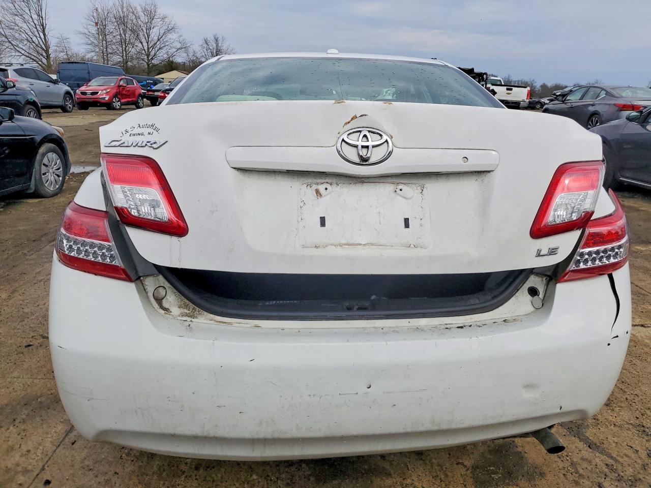 2011 TOYOTA CAMRY LE photo 16