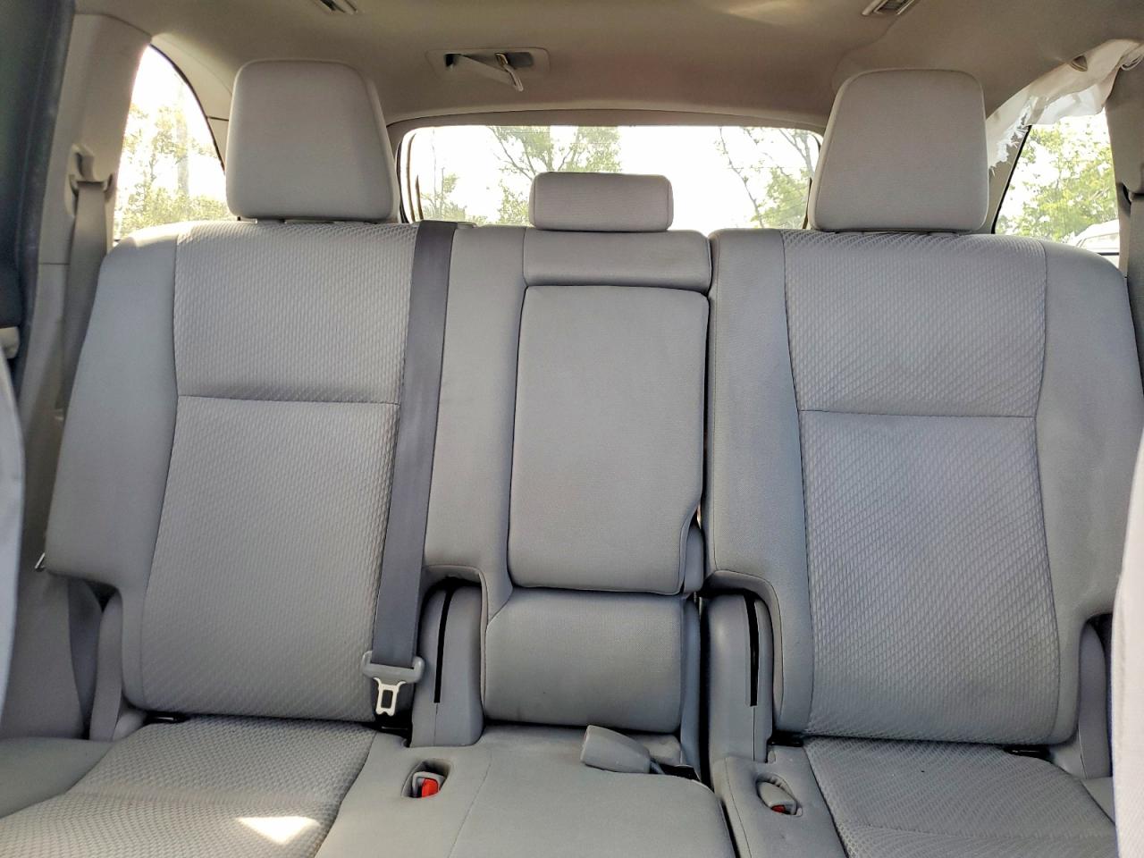 2019 TOYOTA HIGHLANDER LE photo 19