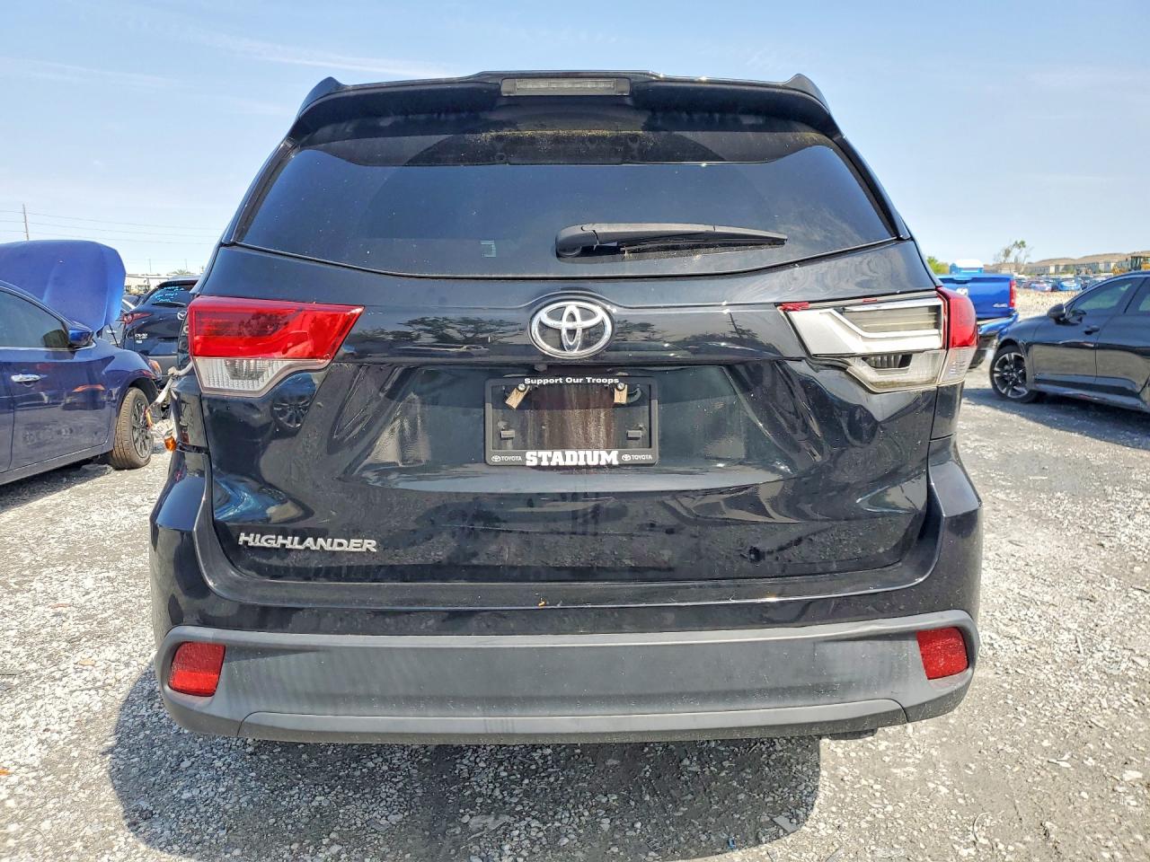 2019 TOYOTA HIGHLANDER LE photo 11