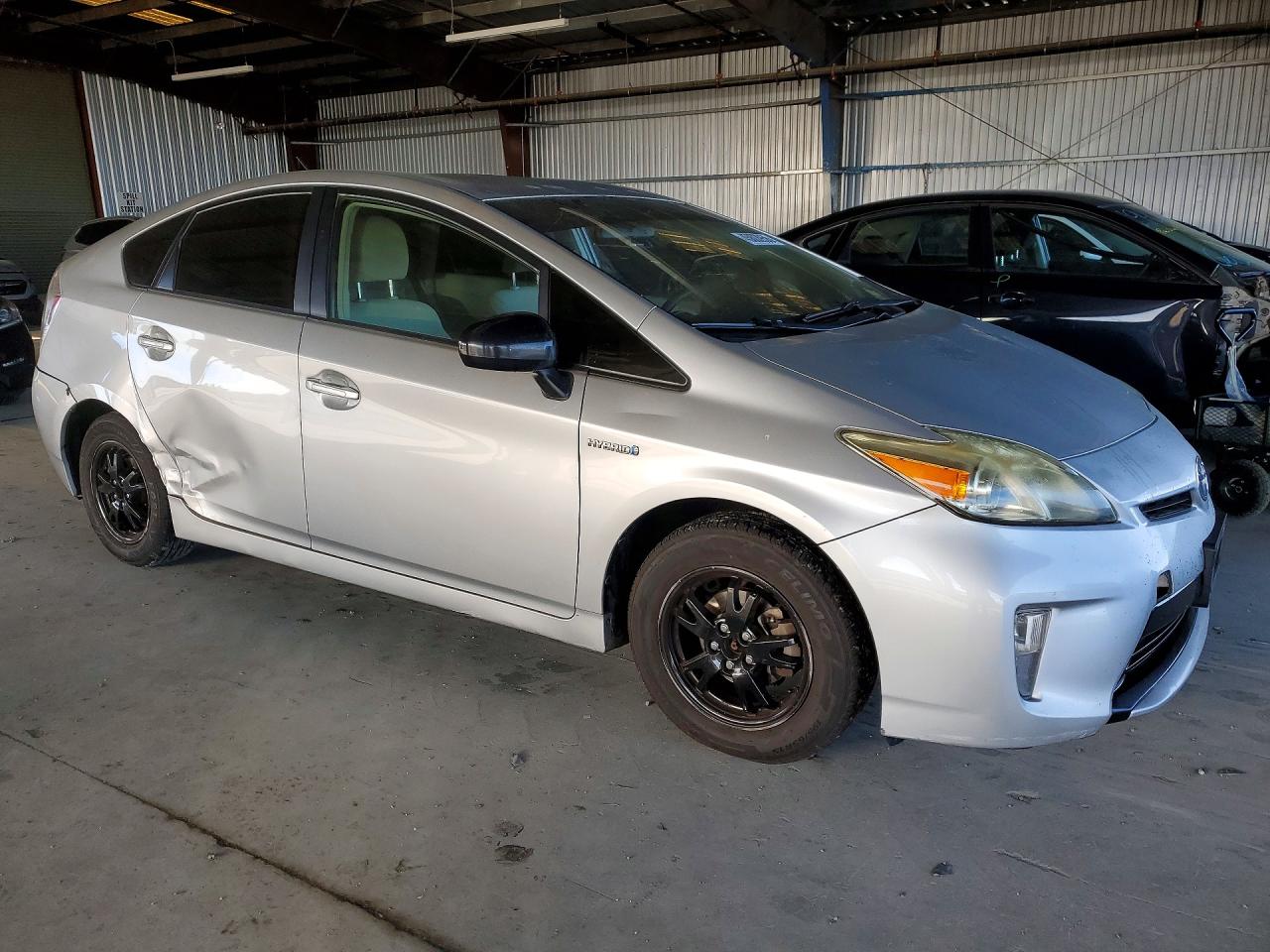 2013 TOYOTA PRIUS TWO photo 4