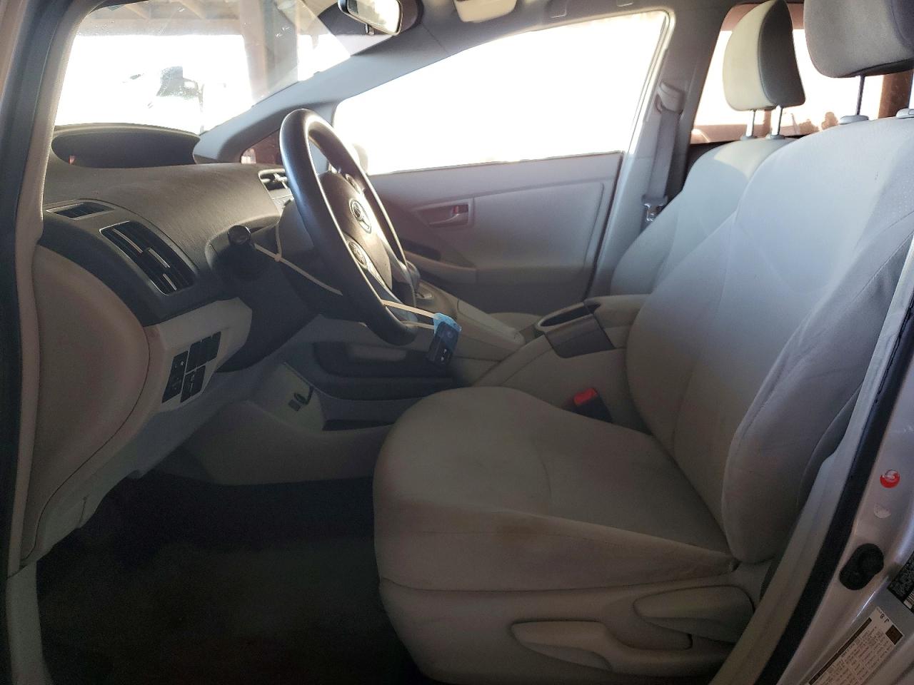2013 TOYOTA PRIUS TWO photo 7