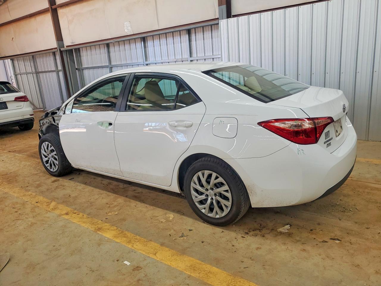 2017 TOYOTA COROLLA LE photo 2