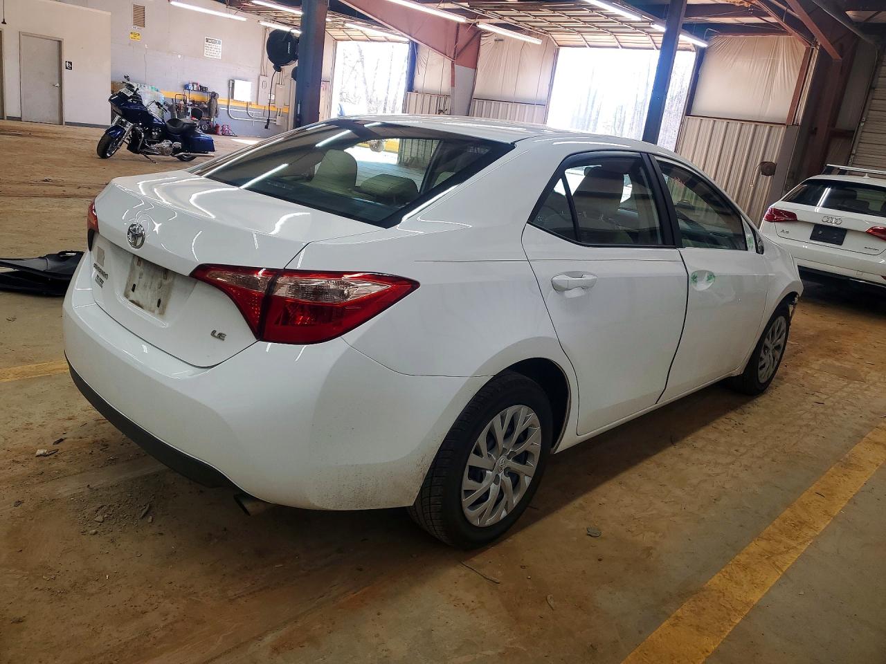 2017 TOYOTA COROLLA LE photo 3