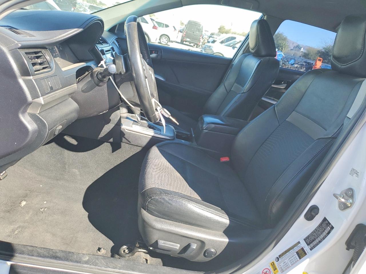 2014 TOYOTA CAMRY SE photo 7